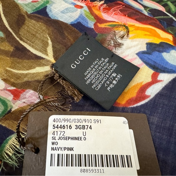 GUCCI Wool Josephine Floral Shawl Blue Multicolor New with Tags and Dust Bag - Picture 9 of 11